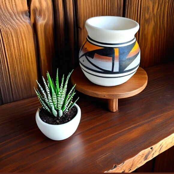 Vintage Native American Signed small Southwestern Pottery Vessel - Picture 1 of 10